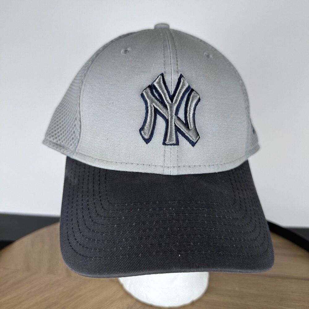 New Era New York Yankees Hat Cap Gray MLB Medium/Large Lined Logo Fitted